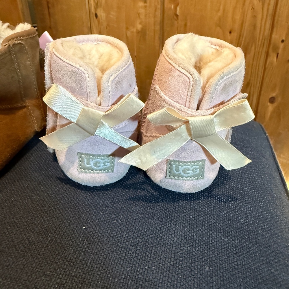 UGG Infant Pale Pink Suede Bow Booties - Picture 3 of 3